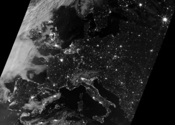 spettacolare-immagine-satellitare-notturna:-europa-sgombra-da-nubi