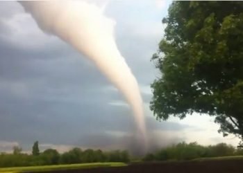 fenomeni-meteo-estremi-in-ucraina,-grandine-e-tornado.-video-tornado-a-kirovograd