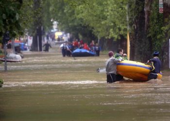 alluvione-balcani,-peggiore-tragedia-da-oltre-un-secolo:-oltre-20-vittime