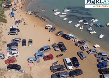 spiaggia-invasa-dalle-auto:-video-raccapricciante