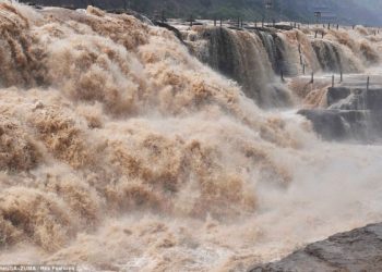 “hukou-waterfall”,-quando-le-inondazioni-diventano-spettacolo:-siamo-in-cina