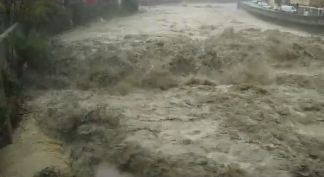 alluvione-a-genova-pontedecimo-ecco-cosa-succede-con-356-mm-di-pioggia.-il-video-completo
