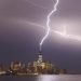 tempesta-e-show-di-fulmini-sui-grattacieli-di-new-york:-video-e-immagini
