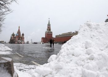 brusco-ritorno-dell’inverno-in-russia:-maxi-neve-su-mosca-dopo-caldo-record
