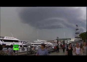 cielo-da-apocalisse-su-sydney,-video:-fulmini-e-nuvole-“aliene”