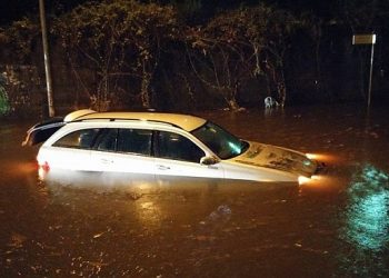 allarme-alluvione-sul-catanese,-strade-come-fiumi-in-piena:-le-immagini