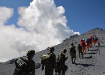 vulcano-ontake,-si-teme-nuova-esplosione:-in-pericolo-800-soccorritori