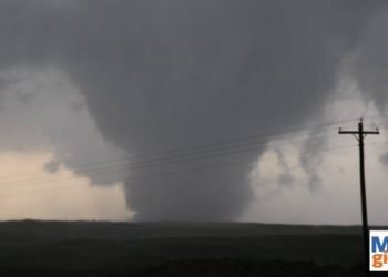 esclusivo:-video-tornado-a-distanza-ravvicinata-in-texas