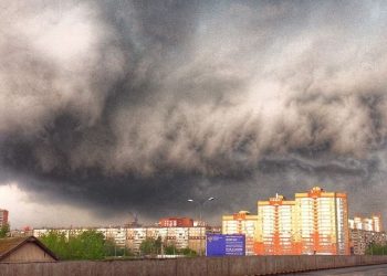 russia:-tornado-a-chelyabinsk,-impressionante-wall-cloud-a-nizhny-novgorod.-foto