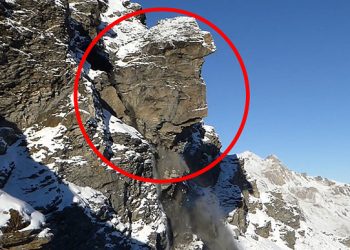 colossale-frana-in-montagna:-blocco-di-roccia-precipita,-video-in-real-time