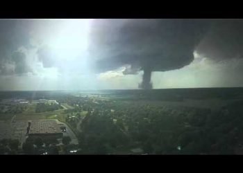 il-tornado-ef3-di-hutchinson-catturato-dal-drone:-spettacolo