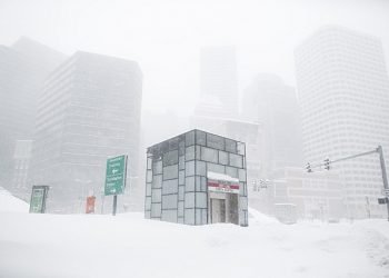 boston-sepolta-dalla-neve-da-record:-immagini-da-apocalisse-bianca