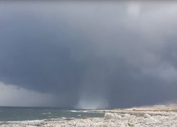 tornado-di-malta:-la-tromba-marina-entra-sulla-terra-ferma,-danni-e-feriti-(video-e-foto)