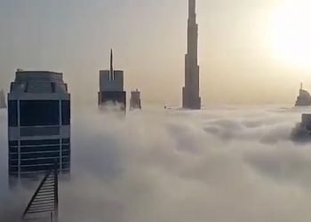 grattacieli-di-dubai-svettano-sopra-il-mare-di-nebbia:-atmosfera-magica