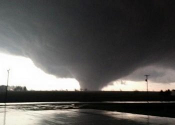 dentro-il-maestoso-tornado-in-illinois:-ecco-le-immagini-piu-terrificanti