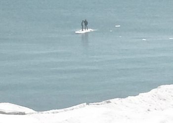 alla-deriva-su-un-piccolo-iceberg:-momenti-di-terrore-sul-lago-michigan