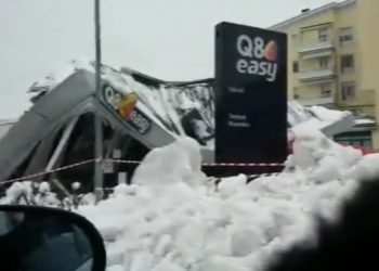 distributore-carburante-collassa-dopo-la-forte-nevicata-nel-modenese