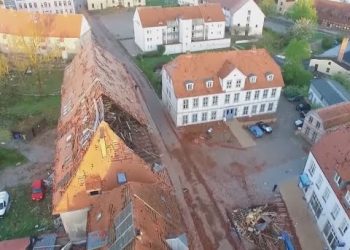 butzow-distrutta-dopo-il-tornado:-ecco-la-vista-dall’alto-con-un-drone