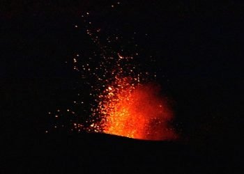 etna,-nuove-esplosioni-dalla-voragine:-le-immagini-spettacolari