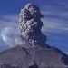 vulcano-sabancaya,-maxi-eruzioni-colonna-di-fumo-altissima.-cenere-ricopre-tutto