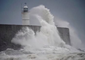 tempesta-scuote-francia-e-belgio:-venti-a-160-km/h,-enormi-disagi