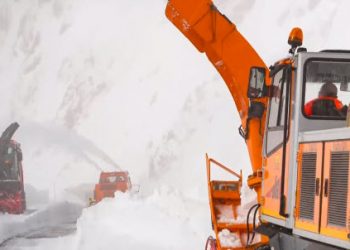 alpi-svizzere-sepolte-da-metri-di-neve.-inizia-la-ripulitura-sul-san-gottardo