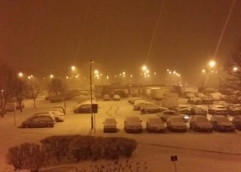 forti-nevicate-in-polonia:-disagi-nei-trasporti,-ritardi-all’aeroporto-di-varsavia