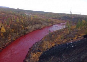fiume-d’acqua-rosso-sangue:-mistero-assoluto-in-siberia.-le-possibili-cause