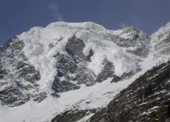 tragica-valanga-sulle-alpi,-sepolti-sotto-enorme-massa-di-neve-a-3000-metri