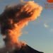 spettacolare-duplice-eruzione-del-vulcano-colima:-colonne-di-fumo-altissime