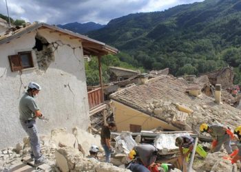 serie-di-forti-scosse-di-terremoto,-paura-e-nuovi-danni-sul-centro-italia