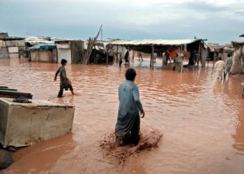 grosse-inondazioni-colpiscono-il-pakistan:-quasi-60-vittime.-si-aspetta-il-monsone