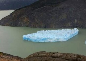 maxi-iceberg-si-stacca-in-patagonia,-ora-e-scattato-l’allarme-in-cile