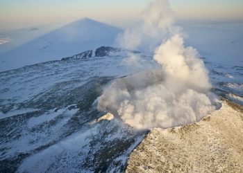 antartide:-scoperti-91-vulcani-sotto-il-ghiaccio.-pericolo-effetti-sul-clima
