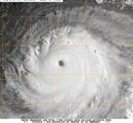 ioke,-da-uragano-a-tifone,-ma-sempre-categoria-5
