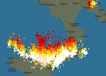 meteo-estremo:-eccezionale-tempesta-di-fulmini,-coinvolte-sicilia-e-calabria-tirreniche