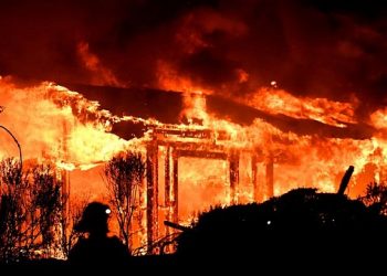 inferno-di-fuoco-in-california,-incendi-terribili-per-i-venti-di-santa-ana