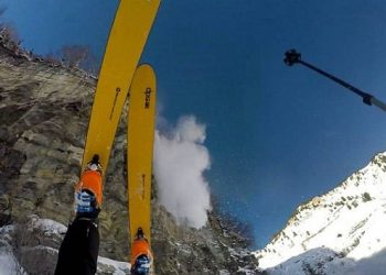 sciatore-vola-nel-dirupo-di-quasi-50-metri:-salvo-per-miracolo,-video-shock