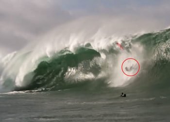 surfista-finisce-inghiottito-da-onda-gigante.-immagini-impressionanti