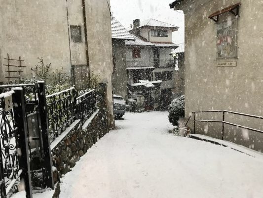 meteo-fine-aprile-estremo,-la-neve-a-bassissima-quota-al-nord-un-anno-fa