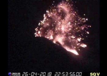 nuova-esplosione-dello-stromboli,-spettacolare-eruzione