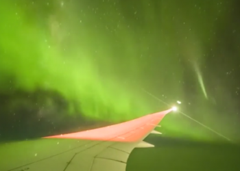 aurora-boreale,-spettacolo-dall’aereo-in-volo