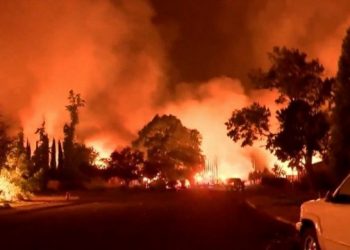 california-assediata-da-terribili-incendi
