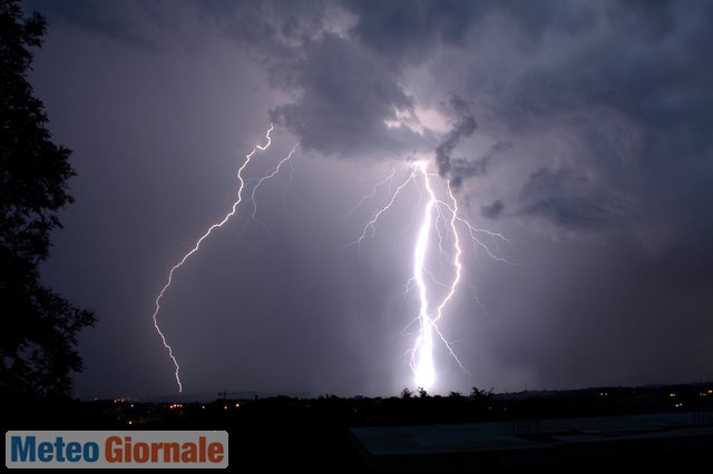 meteo-roma:-forte-maltempo-con-temporali,-intensi-venti-da-sud,-inizialmente-mitissimo