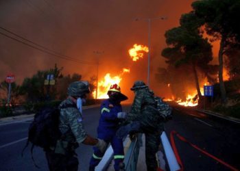 incendi-assediano-atene,-e-apocalisse.-gente-in-fuga,-oltre-100-vittime