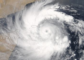 incredibile-ciclone-sul-mar-arabico
