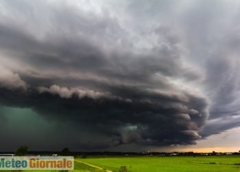 meteo-venerdi,-peggiora-al-nord.-violenti-temporali-e-rischio-nubifragi