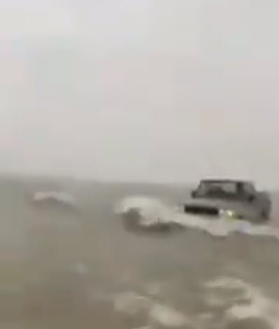 video-meteo:-di-nuovo-alluvioni-in-arabia-saudita,-deserto-trasformato-in-un-mare