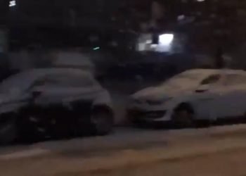 grossi-fiocchi-di-neve-a-ginevra,-in-svizzera.-video-meteo