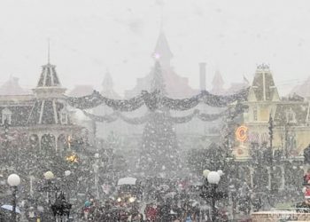 cronaca-meteo:-fitta-nevicata-a-parigi,-le-foto-dal-parco-di-disneyland
